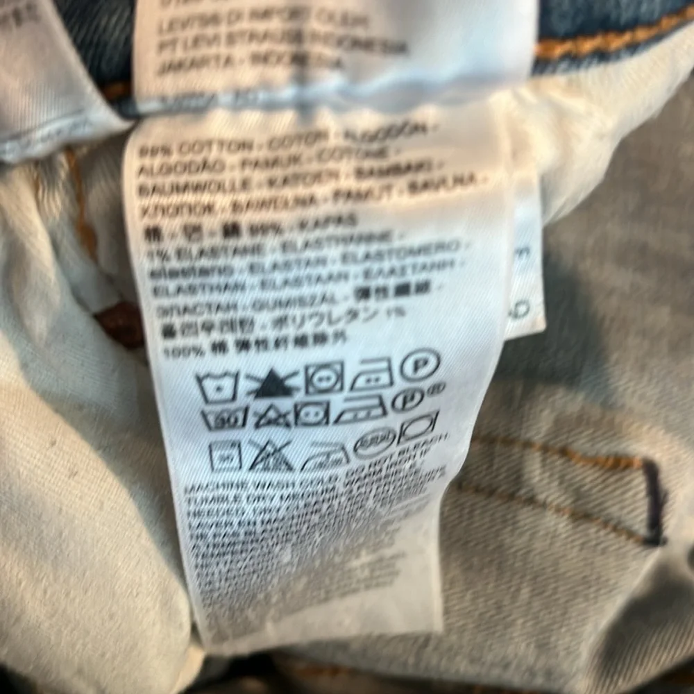 Levi’s 502 Jeans